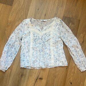 Super cute hollister long sleeve, blue and white floral